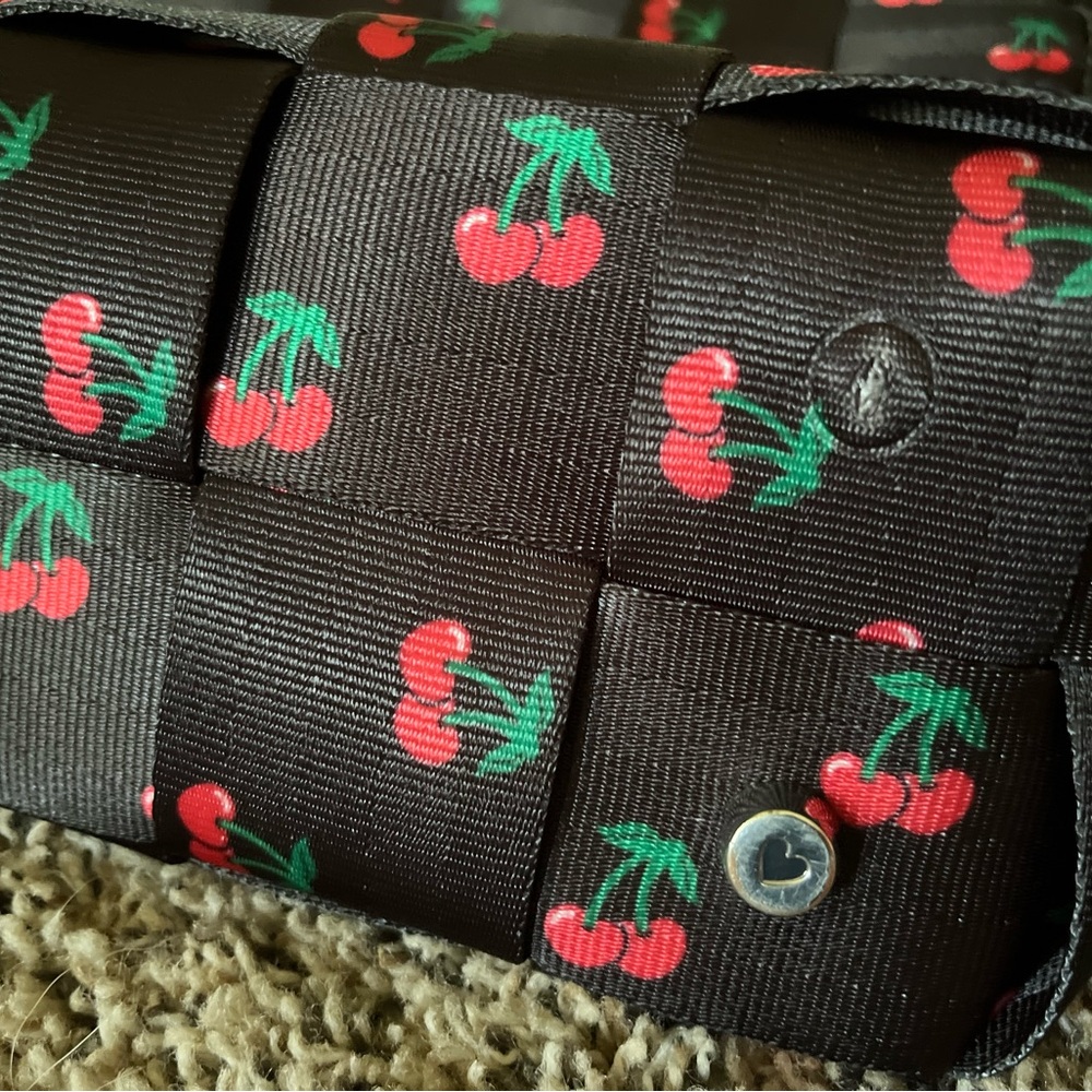 Harveys Cherry Messenger - Picture 3 of 7